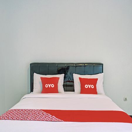 Oyo 3841 Wisma 25 Cilacap Exterior photo