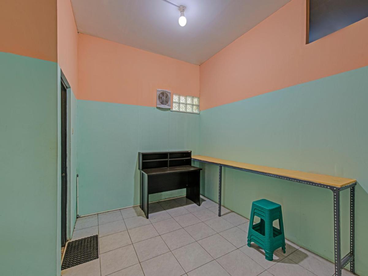 Oyo 3841 Wisma 25 Cilacap Exterior photo