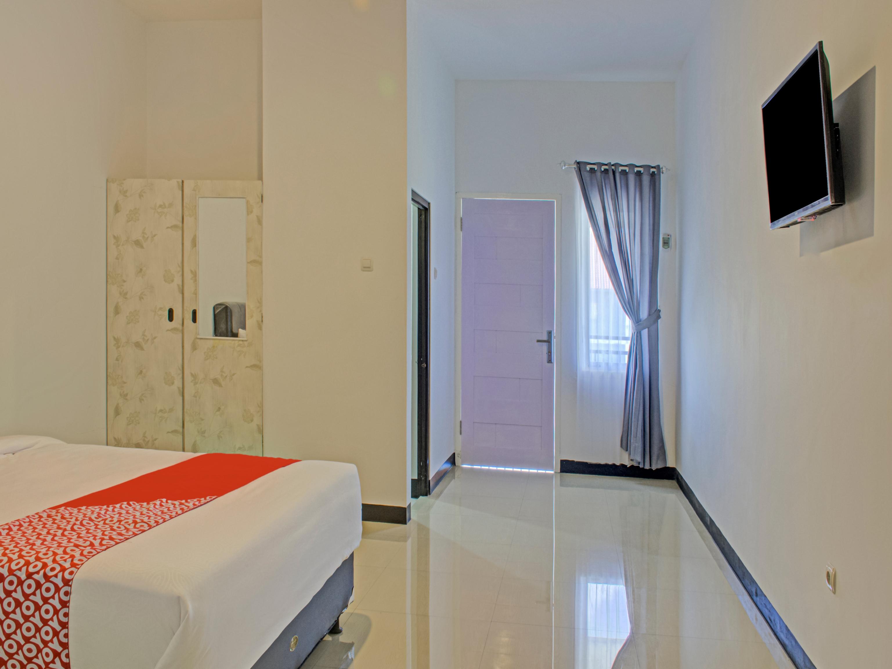 Oyo 3841 Wisma 25 Cilacap Exterior photo